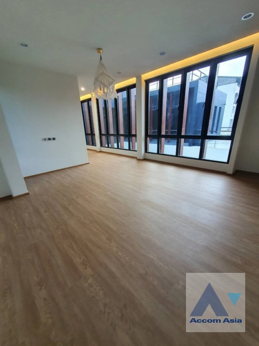 16  5 br House for rent and sale in Sukhumvit ,Bangkok BTS Bang Chak AA41324