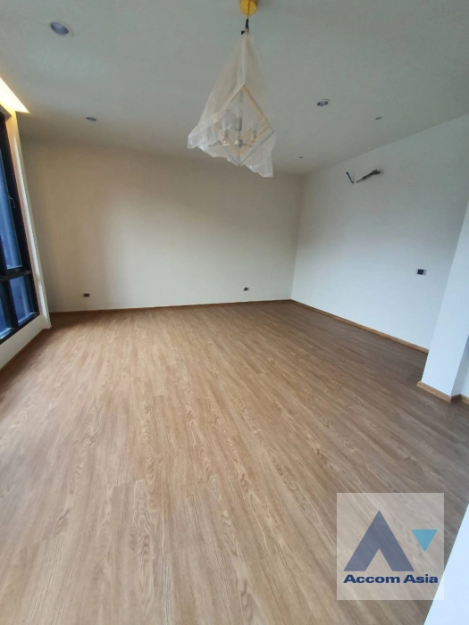 10  5 br House for rent and sale in Sukhumvit ,Bangkok BTS Bang Chak AA41324