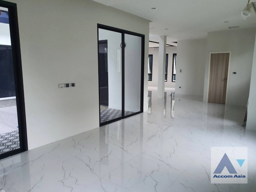 6  5 br House for rent and sale in Sukhumvit ,Bangkok BTS Bang Chak AA41324