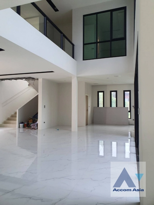  5 Bedrooms  House For Rent & Sale in Sukhumvit, Bangkok  near BTS Bang Chak (AA41324)