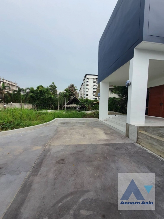 40  5 br House for rent and sale in Sukhumvit ,Bangkok BTS Bang Chak AA41324