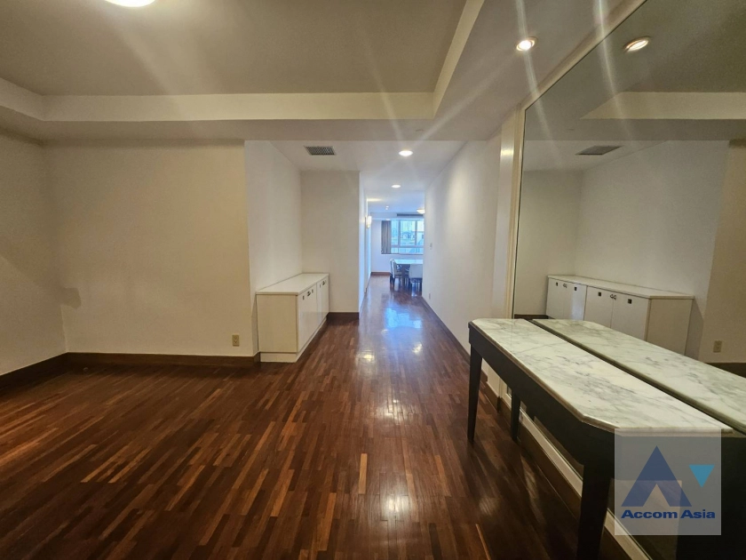  3 Bedrooms  Apartment For Rent in Sukhumvit, Bangkok  near BTS Phrom Phong (AA41338)