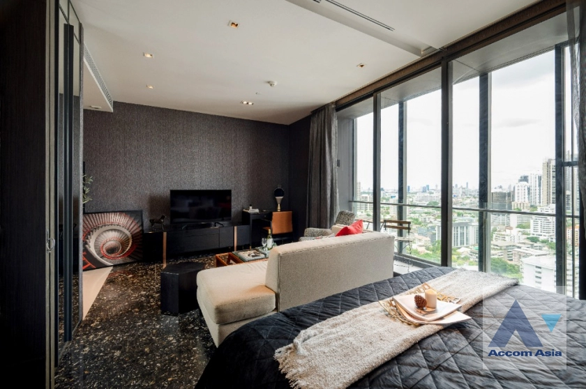  1 Bedroom  Condominium For Sale in Sukhumvit, Bangkok  near BTS Thong Lo (AA41343)