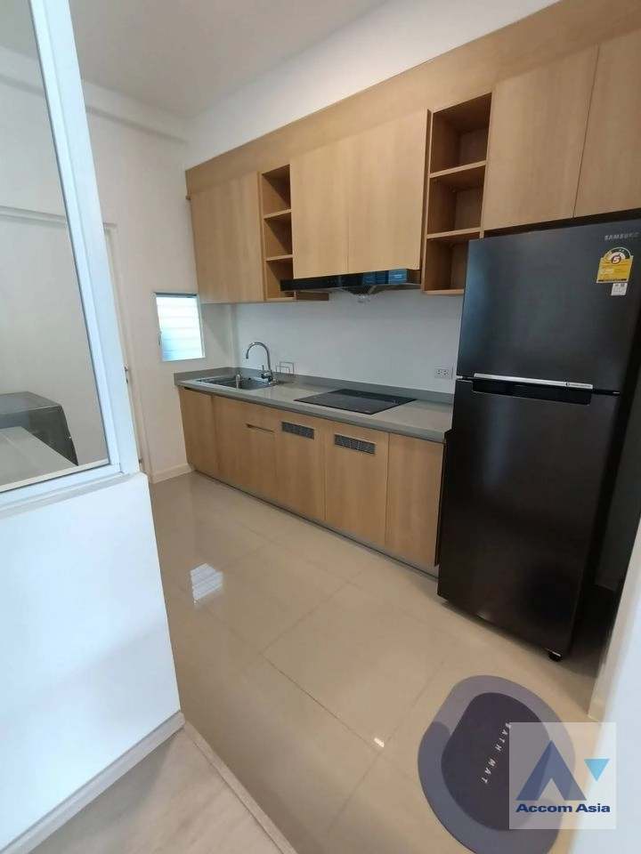  3 Bedrooms  Townhouse For Rent in Pattanakarn, Bangkok  near BTS Udomsuk (AA41345)