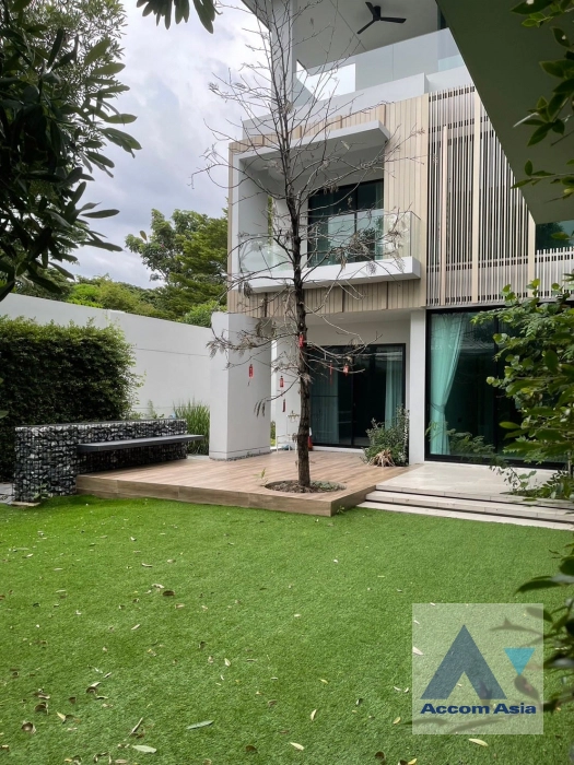  4 Bedrooms  House For Sale in Latkrabang, Bangkok  near ARL Ban Thap Chang (AA41353)