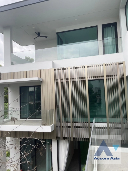 9  4 br House For Sale in Latkrabang ,Bangkok ARL Ban Thap Chang at Nantawan Rama 9-Srinakarin AA41353