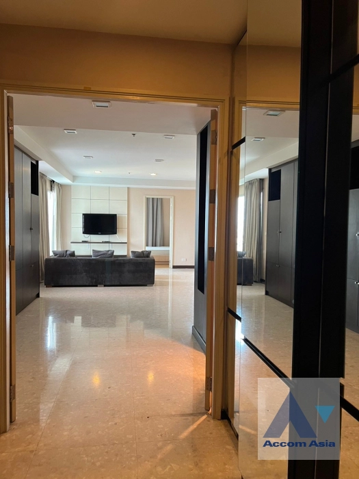  3 Bedrooms  Condominium For Rent in Sukhumvit, Bangkok  near BTS Ekkamai (AA41354)