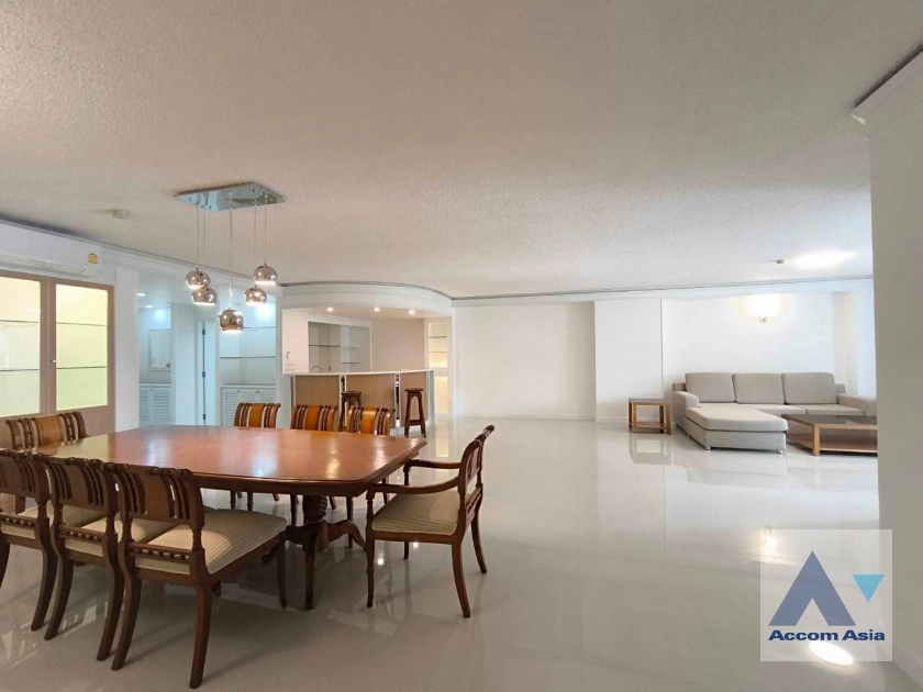 5  3 br Apartment For Rent in Ploenchit ,Bangkok BTS Ratchadamri at High rise and Peaceful AA41355