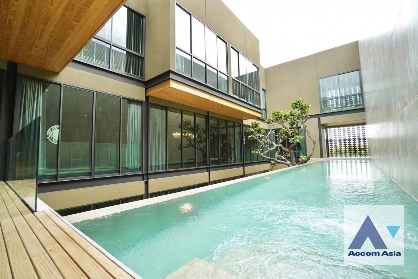  4 Bedrooms  House For Rent in Lat Phrao, Bangkok  near MRT Lat Phrao (AA41357)