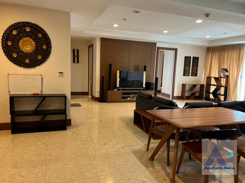  3 Bedrooms  Condominium For Rent in Sukhumvit, Bangkok  near BTS Ekkamai (AA41360)