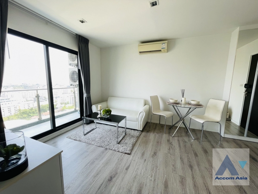 Corner Unit |  1 Bedroom  Condominium For Sale in Samutprakan, Samutprakan  near BTS Bearing (AA41361)