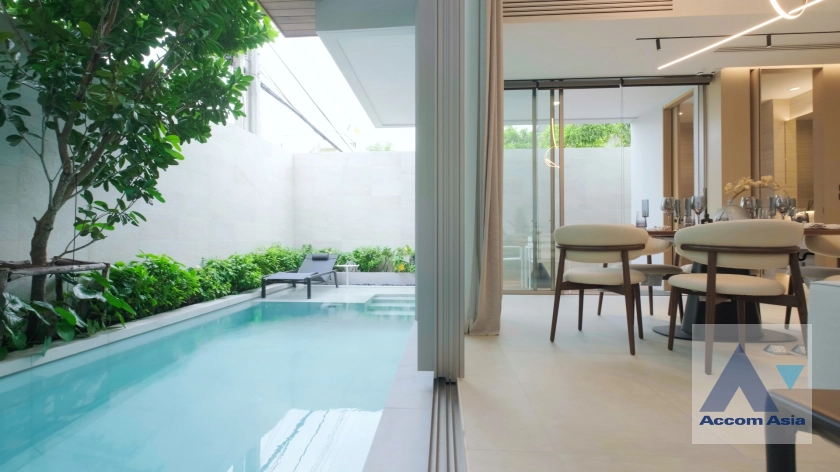  5 Bedrooms  House For Sale in Phaholyothin, Bangkok  near BTS Ari (AA41372)