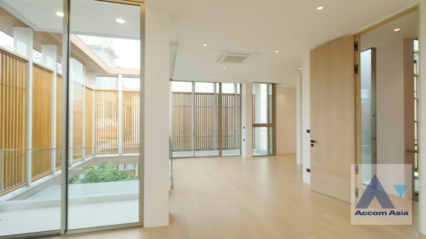 14  5 br House For Sale in Phaholyothin ,Bangkok BTS Ari at VI Ari AA41373