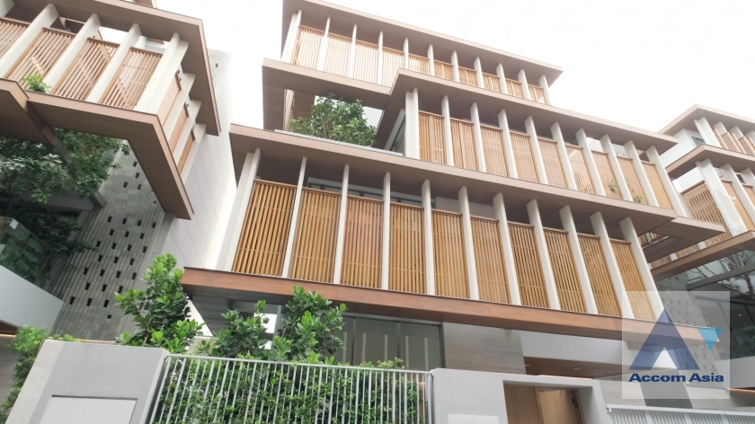  5 Bedrooms  House For Sale in Phaholyothin, Bangkok  near BTS Ari (AA41373)