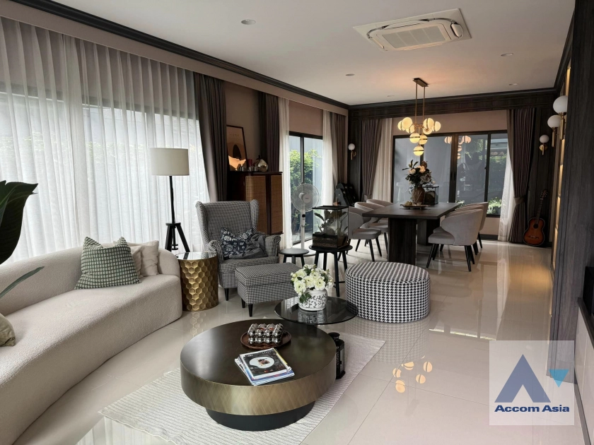  3 Bedrooms  House For Rent in Ramkhamhaeng, Bangkok  near ARL Ban Thap Chang (AA41386)