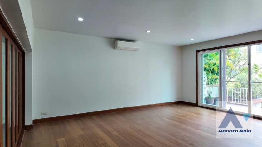  3 Bedrooms  Townhouse For Rent in Sukhumvit, Bangkok  near BTS Thong Lo (AA41392)