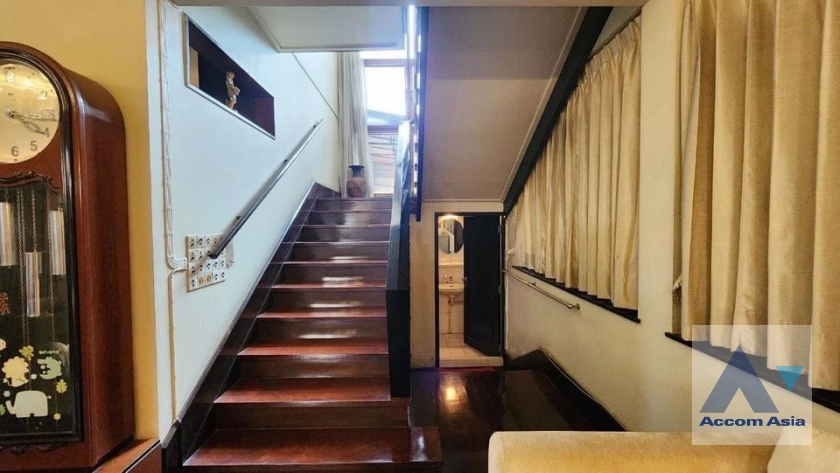 9  2 br House For Rent in phaholyothin ,Bangkok BTS Ari AA41398