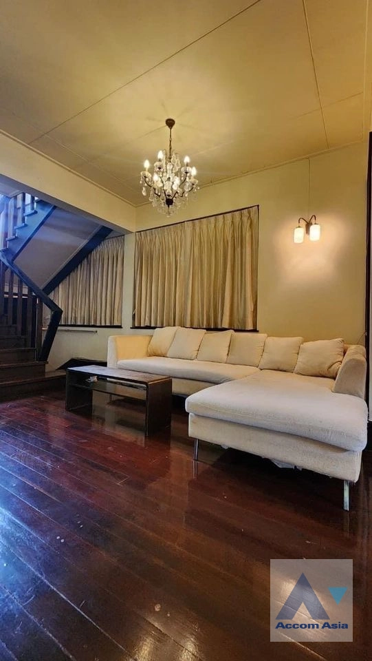 5  2 br House For Rent in phaholyothin ,Bangkok BTS Ari AA41398