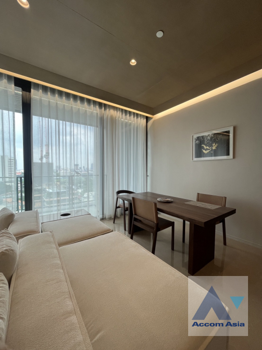  2 Bedrooms  Condominium For Rent in Ploenchit, Bangkok  near BTS Ploenchit - MRT Lumphini (AA41399)