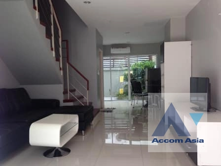 Fully Furnished |  3 Bedrooms  Townhouse For Rent in Sathorn, Bangkok  near MRT Lumphini (AA41402)