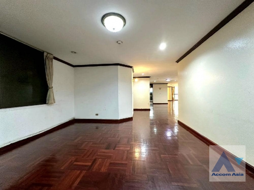 Pet friendly |  3 Bedrooms  Condominium For Rent & Sale in Sukhumvit, Bangkok  near MRT Lumphini (AA41405)