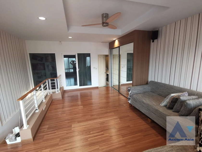  3 Bedrooms  House For Rent in Charoenkrung, Bangkok  (AA41418)