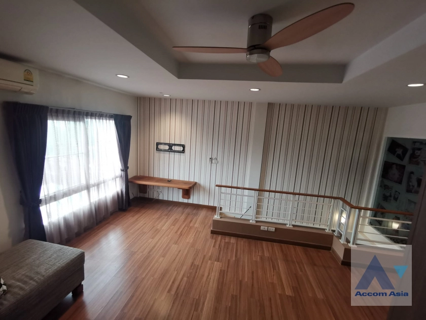  3 Bedrooms  House For Rent in Charoenkrung, Bangkok  (AA41418)