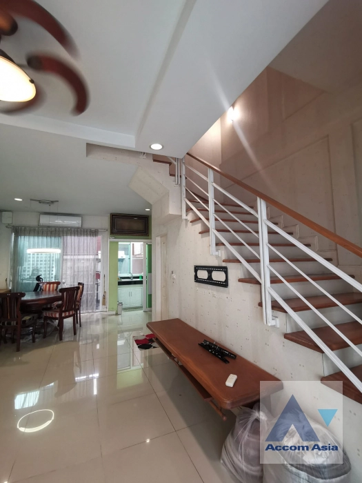  3 Bedrooms  House For Rent in Charoenkrung, Bangkok  (AA41418)