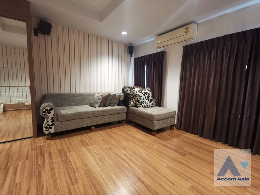  3 Bedrooms  House For Rent in Charoenkrung, Bangkok  (AA41418)