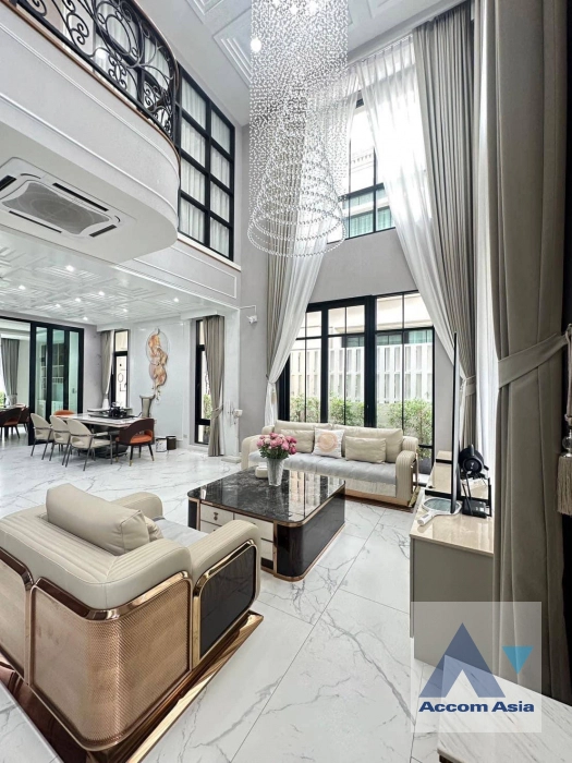  6 Bedrooms  House For Rent in Charoenkrung, Bangkok  (AA41425)