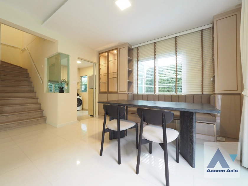 Fully Furnished |  4 Bedrooms  Townhouse For Rent in Samutprakan, Samutprakan  (AA41432)