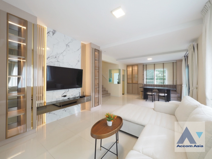 Fully Furnished |  4 Bedrooms  Townhouse For Rent in Samutprakan, Samutprakan  (AA41432)