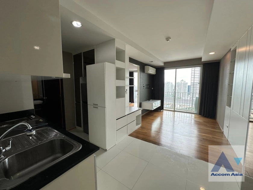  1 Bedroom  Condominium For Sale in Phaholyothin, Bangkok  (AA41461)