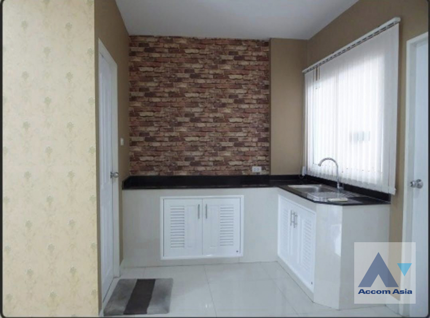  3 Bedrooms  House For Rent in Lat Phrao, Bangkok  (AA41467)