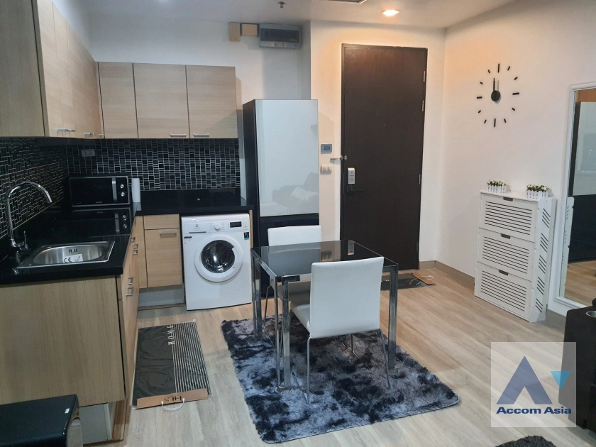  1 Bedroom  Condominium For Rent in Ploenchit, Bangkok  near BTS Chitlom (AA41470)