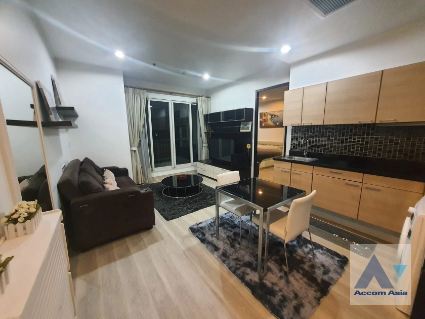  1 Bedroom  Condominium For Rent in Ploenchit, Bangkok  near BTS Chitlom (AA41470)