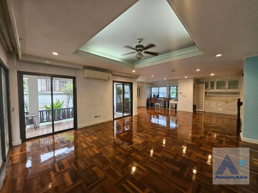  1  4 br House For Rent in Sukhumvit ,Bangkok BTS Phrom Phong at Kid Friendly House Compound AA41471