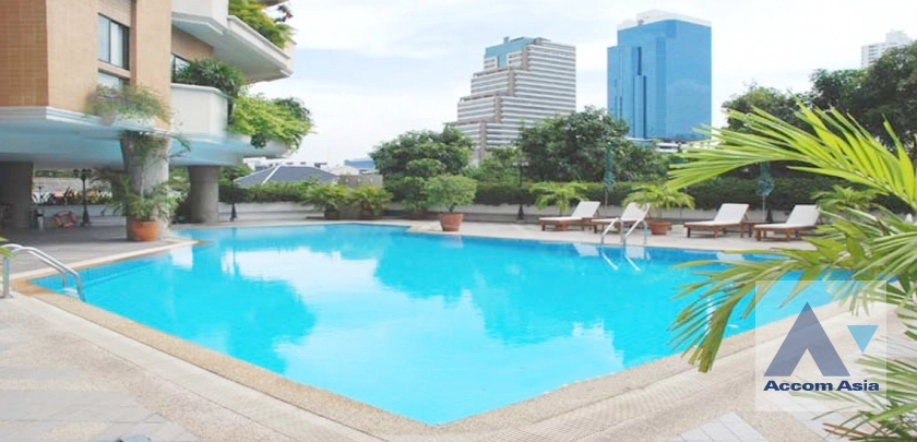  3 Bedrooms  Condominium For Sale in Sukhumvit, Bangkok  near BTS Ekkamai (AA41472)