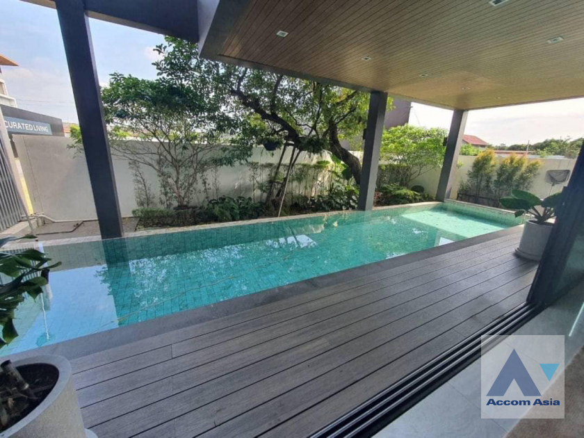 Private Swimming Pool |  4 Bedrooms  House For Rent in Pattanakarn, Bangkok  (AA41477)