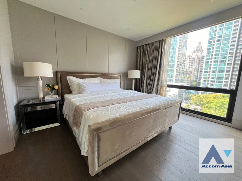  2 Bedrooms  Condominium For Rent in Ploenchit, Bangkok  near BTS Chitlom (AA41478)