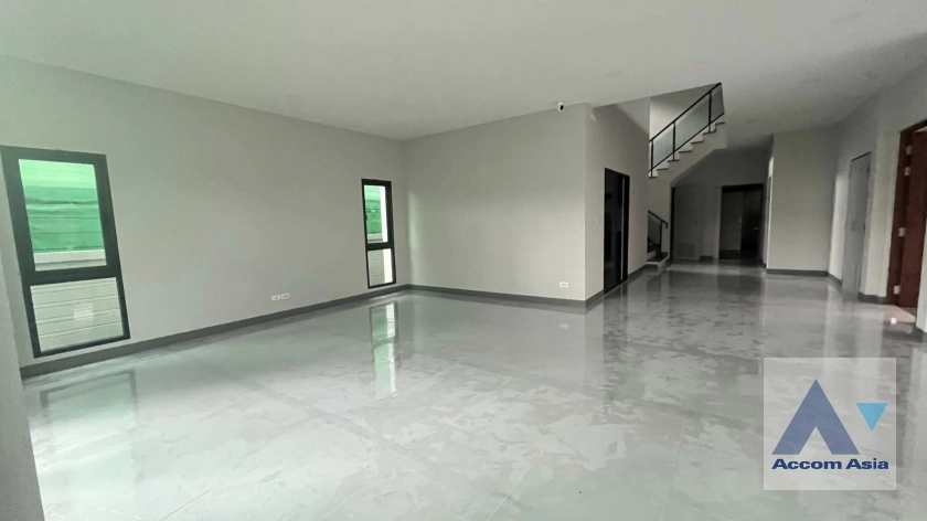  5 Bedrooms  House For Sale in Samutprakan, Samutprakan  near BTS Bang Na (AA41479)