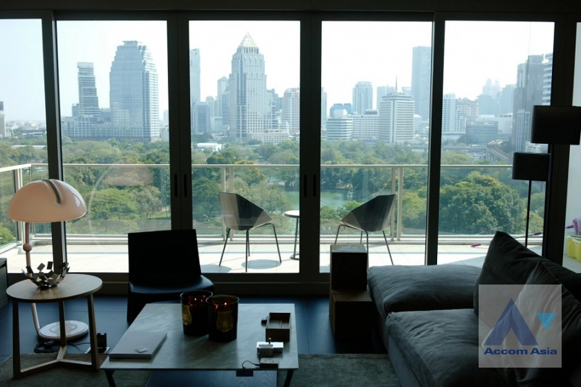  2 Bedrooms  Condominium For Rent in Ploenchit, Bangkok  near BTS Ratchadamri (AA41481)