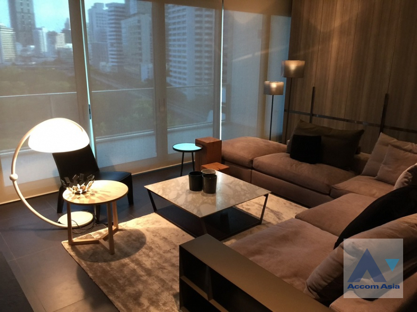  2 Bedrooms  Condominium For Rent in Ploenchit, Bangkok  near BTS Ratchadamri (AA41481)