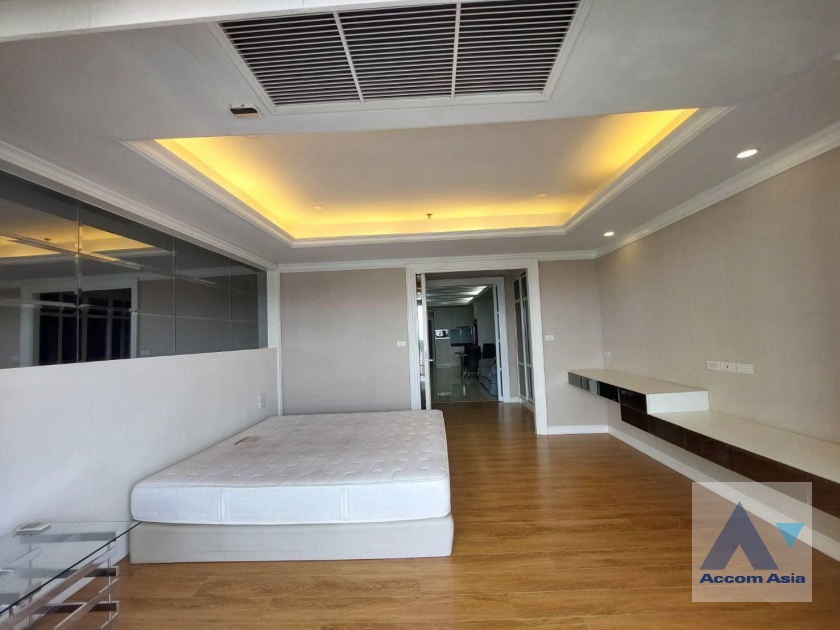  1 Bedroom  Condominium For Sale in Silom, Bangkok  near BTS Surasak (AA41483)