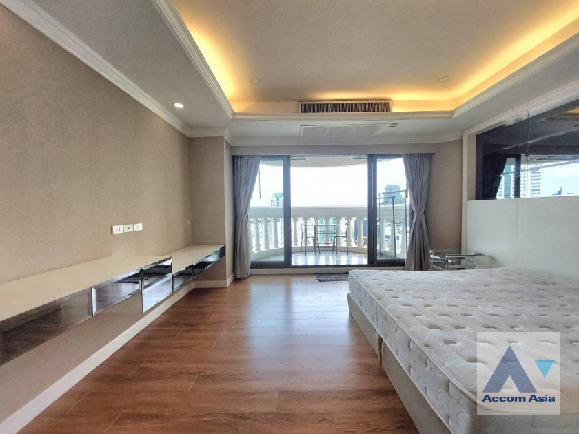  1 Bedroom  Condominium For Sale in Silom, Bangkok  near BTS Surasak (AA41483)