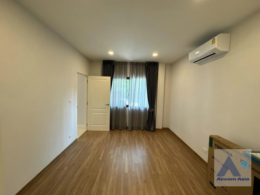 15  4 br House For Rent in Phaholyothin ,Bangkok  at Centro Vibhavadi AA41484