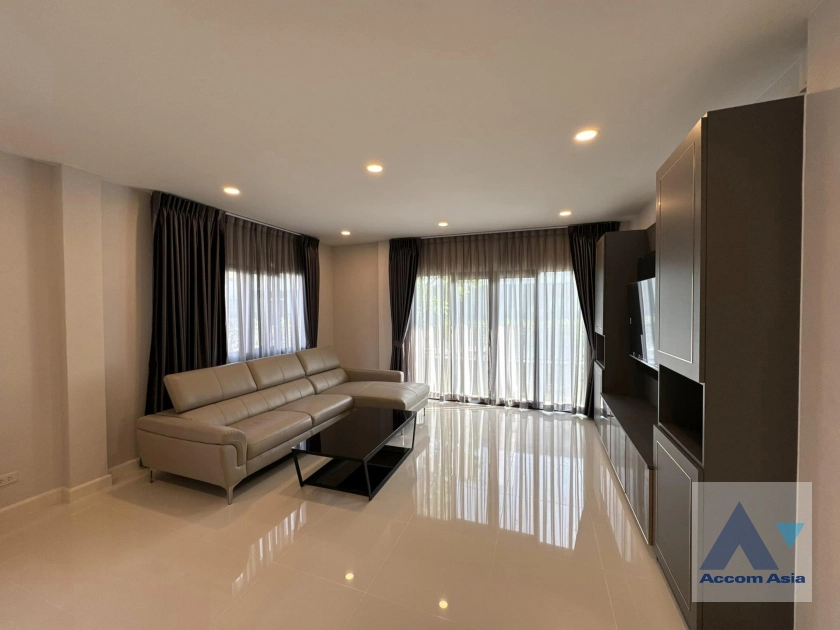  1  4 br House For Rent in Phaholyothin ,Bangkok  at Centro Vibhavadi AA41484