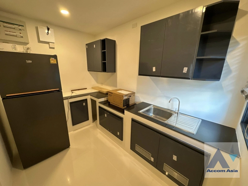  4 Bedrooms  House For Rent in Phaholyothin, Bangkok  (AA41484)