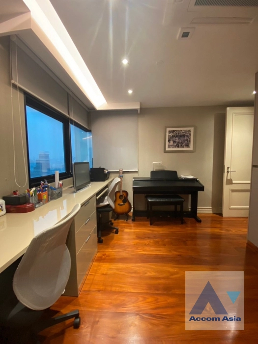 Penthouse |  4 Bedrooms  Condominium For Sale in Sathorn, Bangkok  near BTS Sala Daeng - MRT Lumphini (AA41491)