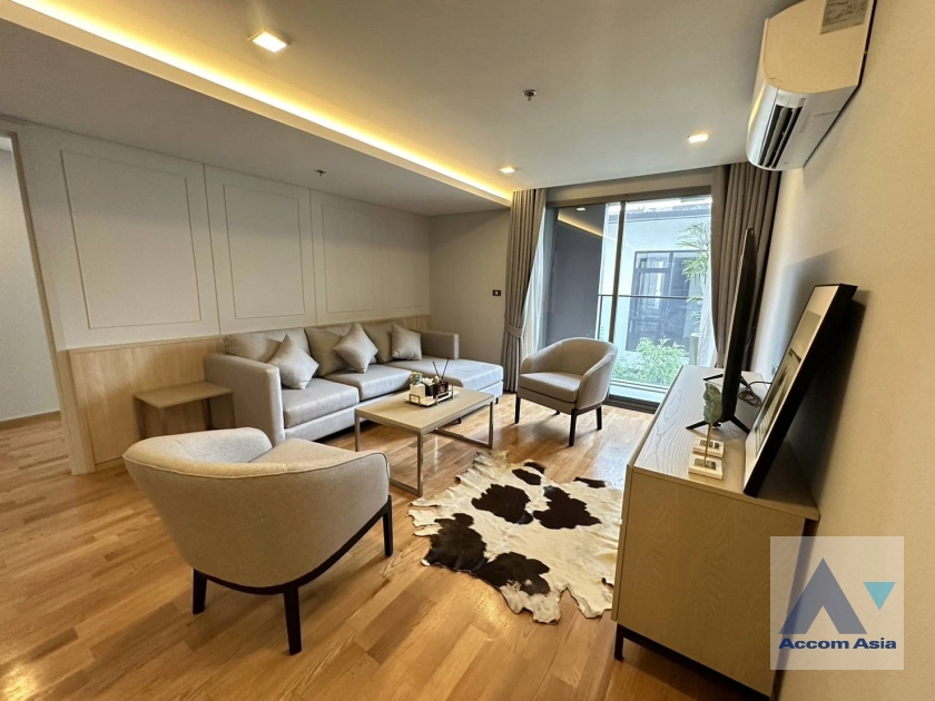  4 Bedrooms  Apartment For Rent in Sukhumvit, Bangkok  near BTS Nana (AA41492)